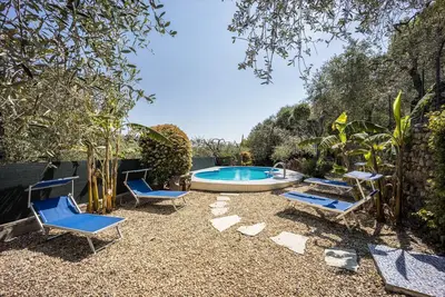 Image de Studio Spighe di grano avec piscine partagée, Wi-Fi, climatisation, terrasse et jardin.