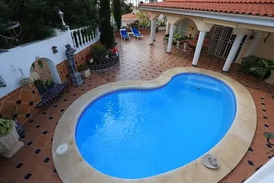 Villa Violetta proche plage avec piscine, jardin, climatisation et Wi-Fi