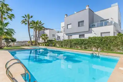 Villa Bahati proche la plage avec vue mer, piscine partagée, jardin, climatisation et Wi-Fi.