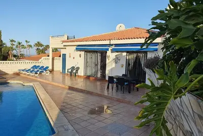 Image de Villa Azul proche plage avec piscine, jardin, climatisation et Wi-Fi