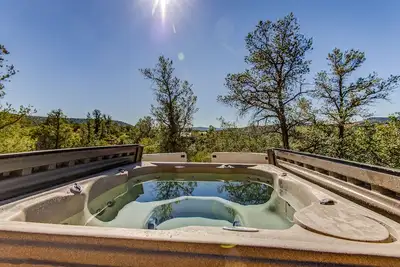 Image de Sedona Blue Jay Views, Hot Tub, Coffee & Wine Bar, Hiking Trail Access!