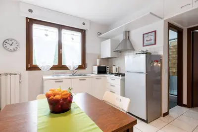 Image de Cozy 40 sqm apartment, able to accomodate 4 people, located on the 2nd floor of a modern building with lift (Not suitable for the disabled). The property is located in the Firenze Nova district, peripheral but characterized by all the main services, near