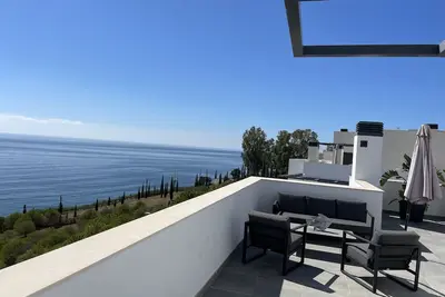 Image de Superb apartment, 95m2 terrace, panoramic sea and mountain views, next to beach