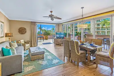 Image de Beautiful Oceanfront Corner Unit - Honua Kai 215