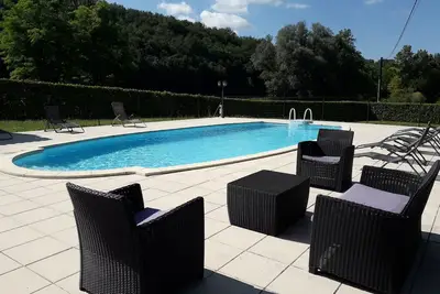 Image de Location gite Le Peysset entre Sarlat et Montignac Lascaux avec piscine privée.