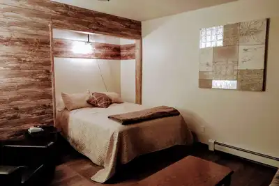 Image de Home-Style, Modernized Rental- Attached to Neil's Winehouse