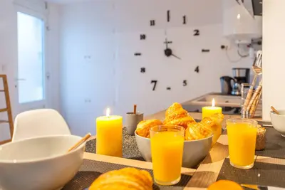 Image de French renovated studio with view