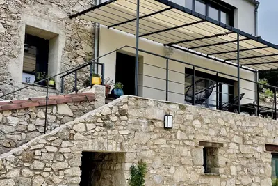 Image de Le Mas Les Vignals gîtes et événements, vue piscine