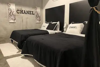 Image de Luxurious Chanel Condo. Downtown Atl