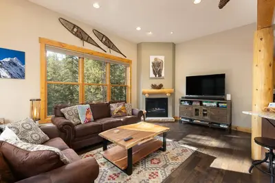 Image de Riverfront Townhome/On Shuttle Route to Slopes/Hot Tub Access