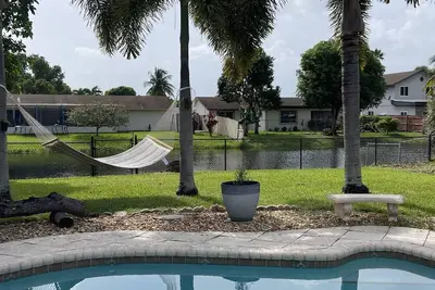 Image de Getaway to Florida, heated pool entire home