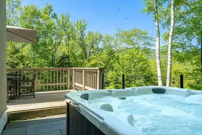 Image de Vermont Charm: Fireplaces, Hot Tub, Epic Stratton Mountain Views