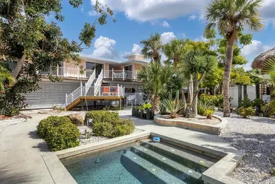 Blue Heron: Beach, Pool and boating!