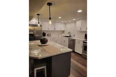 Image de Entire Guest Unit - Cool Canby Crib-Full Basement