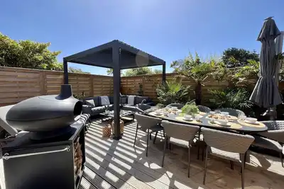 Image de Contemporary cottage moments from Camber beach