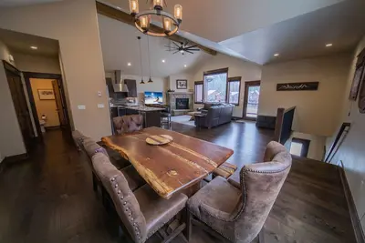 Mtn Views, Private Hot Tub, Walk to Slopes
