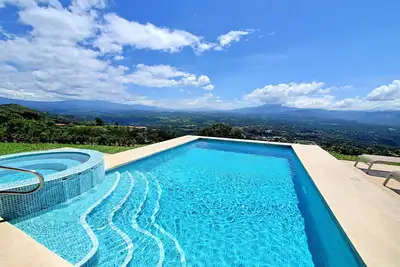 Image de Atenas Mountain Top Villa - Heated Pool- Breathtaking Views. Ac in the bedrooms