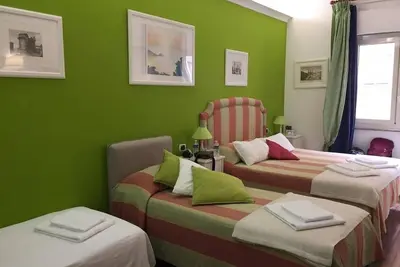 Image de A stone's throw from St. Peter's