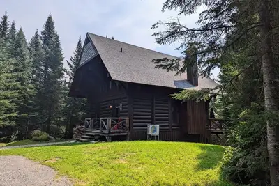 Image de Cote Nord Tremblant 4 beds, A/C, Spa, Pool, tennis, lake, beach, \nCITQ 261424