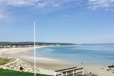 Image de Ocean Views. Walk to White Horse🏖