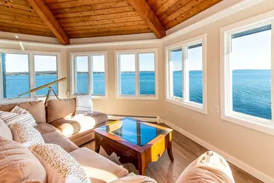 Image de Sunrise Catcher with a Panoramic View!