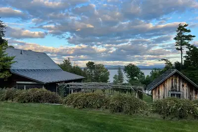 Image de Remodeled Lakefront Cottage in Essex, Ny - Big Lake and Green Mountain View!