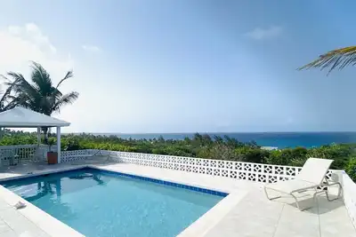 Image de Island Villa w/ Private Pool and Panoramic Ocean Views; Adjacent to Rock Hill