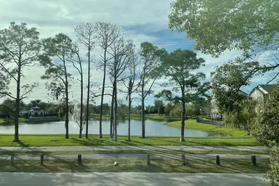 Image de House close to Downtown Orlando has Walking trail and next to Baldwin Park Lake