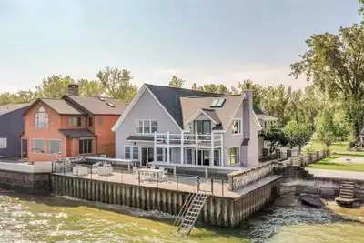 Image de Lake Ontario Sleeps 16 Breathtaking sunset views