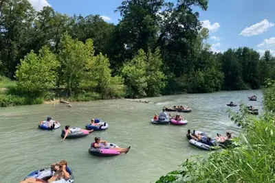 Image de Charming, Comfy Cabin on the San Marcos River!