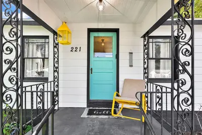 Image de Chic Nampa home with fenced yard