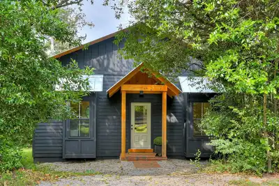 Image de Stylish & Tranquil Cottage just minutes from downtown Aiken and Bruce's Field.