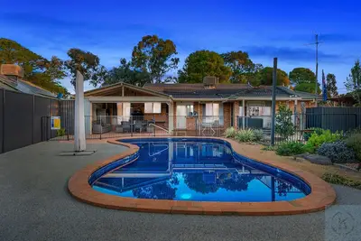 Image de Foxes on the Green Tocumwal