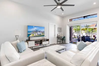 Image de Escapade parfaite à Jupiter : Maison rénovée 3 ch. /2 sdb avec piscine chauffée