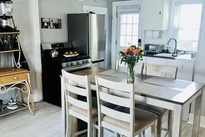 Ocean Breeze -Dog Friendly Cottage Steps 2 Beach Sleeps 6 - 100 yards to Beach!