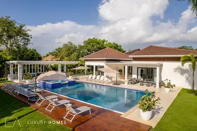 Image de beautiful villa in country house