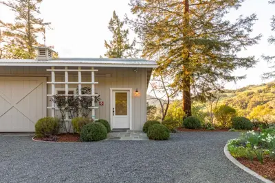 Image de Romantic wine country getaway, close to fine dining/wineries.