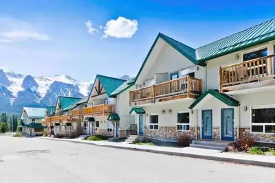 Image de Bear Themed Townhome! 2br 2Bath - Cozy & Rustic!