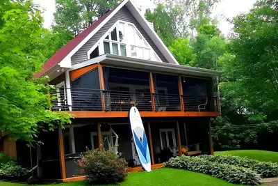 Image de Chalet de luxe Équinoxe - bord de l'eau avec Spa