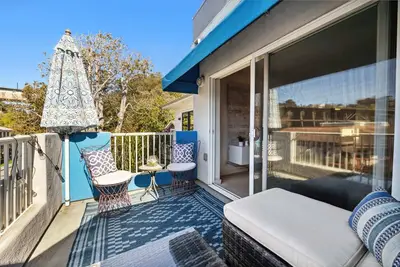 Image de Capitola Sands: Modern Condo with Parking