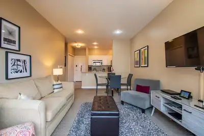 Serene 1 Bedroom Condo in the Heart of Seattle!