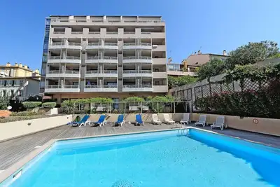 Cannes Suquet Palais des festival Plage à 50m 3 pièces 2 sdb terrasse, Piscine