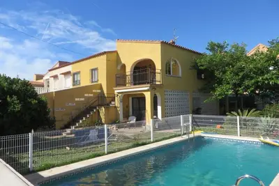 Image de Villa exclusiva cerca del mar con Piscina privada.
