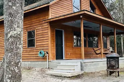 Image de River Cross Lodge Cypress Red Oak Cabin Overlooking the Altamaha River