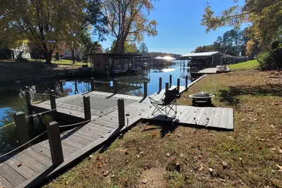 Image de As seen on Lakefront Bargain Hunt Renovation! Newly remodeled home!