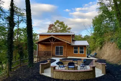 Image de Deluxe Cabin W/ Firepit | 5 Bdr | 2ba