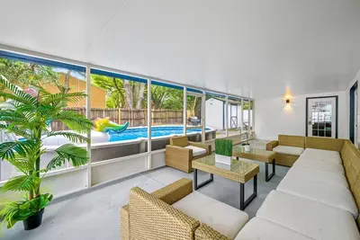 Image de Spacious, Modern and Fully Updated Gorgeous Home