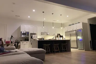 Image de Rent my Furnished Newly Remodeled Home For Month Of March Or This Spring!