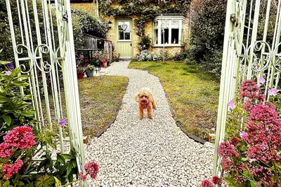 Image de Beautiful cotswold home sleeps 5 parking central beautiful gardens pet friendly