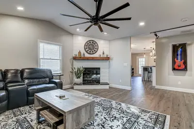 Image de Spotless and Simple Trendy Condo Chatham/Springfield